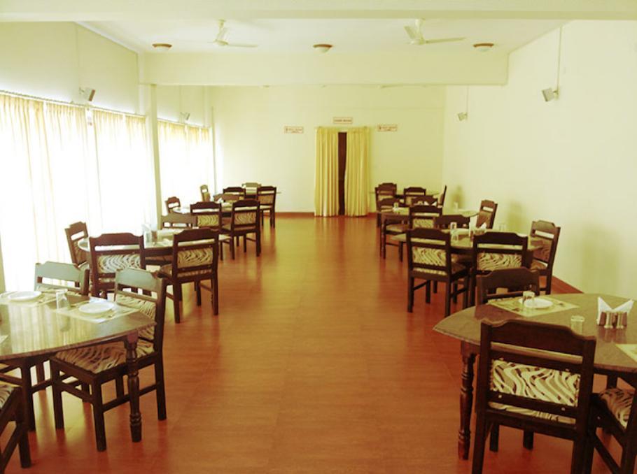 Palm Valley Resort Gonikoppal Exterior photo